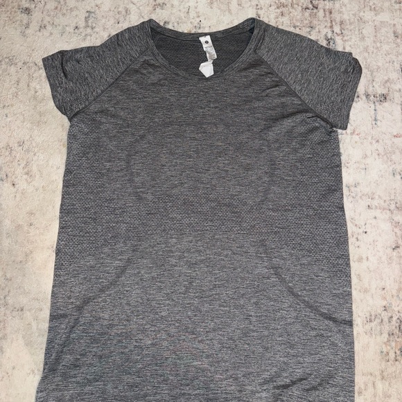 lululemon athletica Tops - Lululemon Swiftly Short Sleeve Tee Waist Length